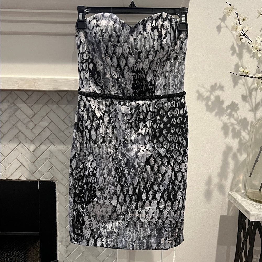 Elegant Black and White Strapless mini Dress